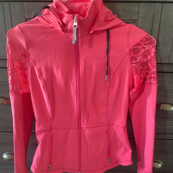 Titika athletic wear hoody with lace - Picture 1 of 5